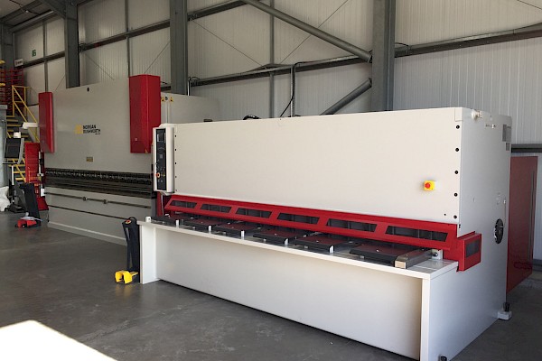 MORGAN RUSHWORTH CNC PRESSBRAKE AND GUILLOTINE - Image